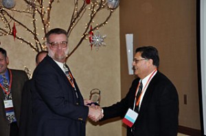 ImadAl-Qadi_presents_ award