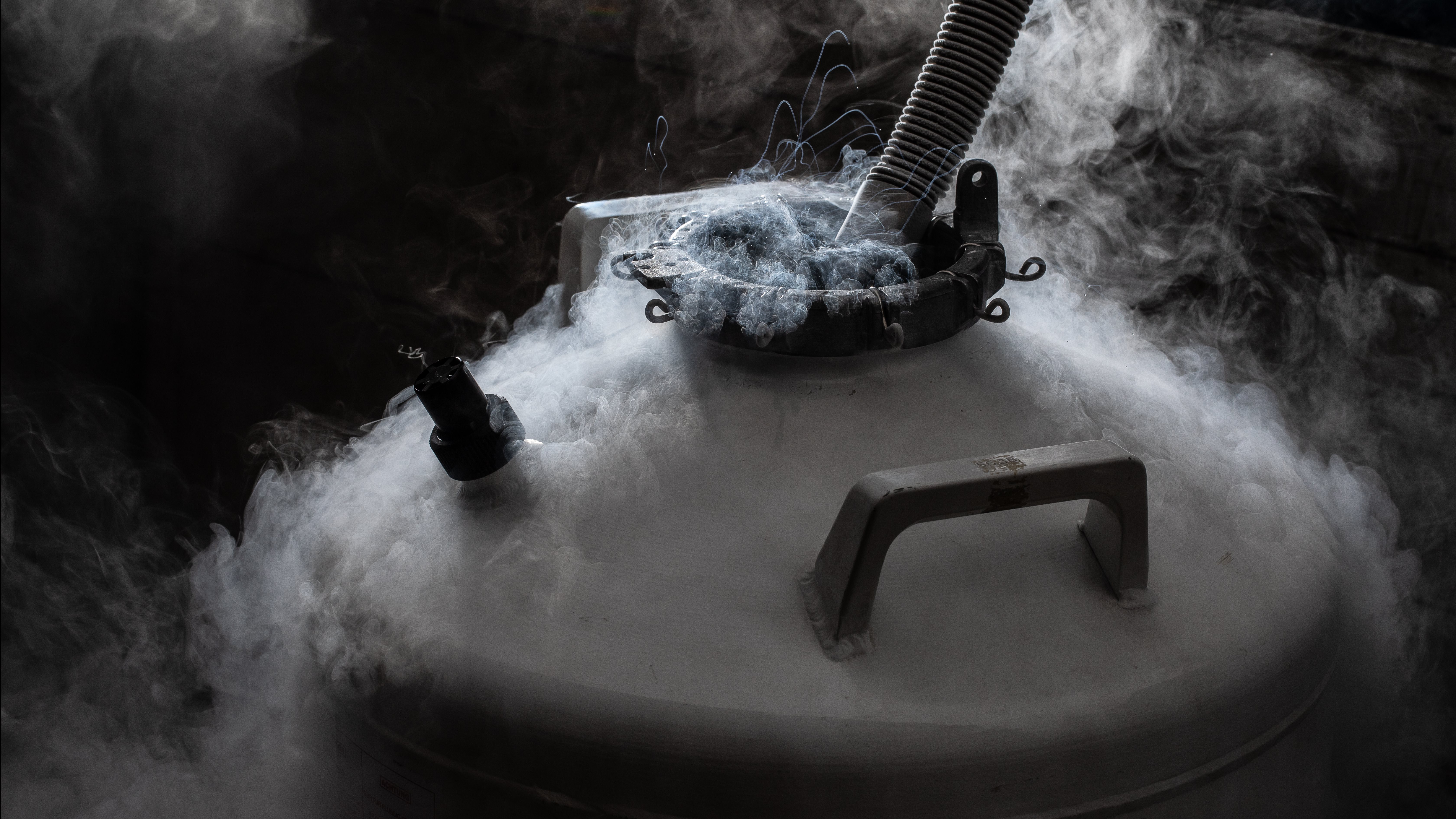 Using liquid nitrogen to cool concrete can slow how fast the concrete gets hard, improve&amp;nbsp;workability and reduce early age cracking.