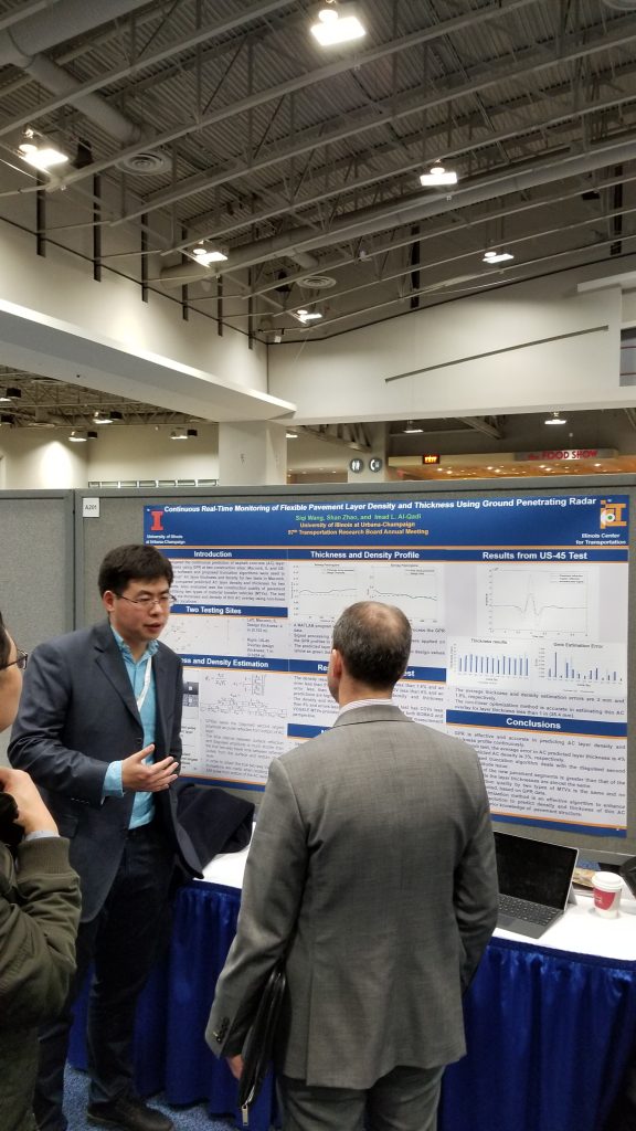 Student Siqi Wang presenting at the 97th Annual Meeting of the Transportation Research Board.