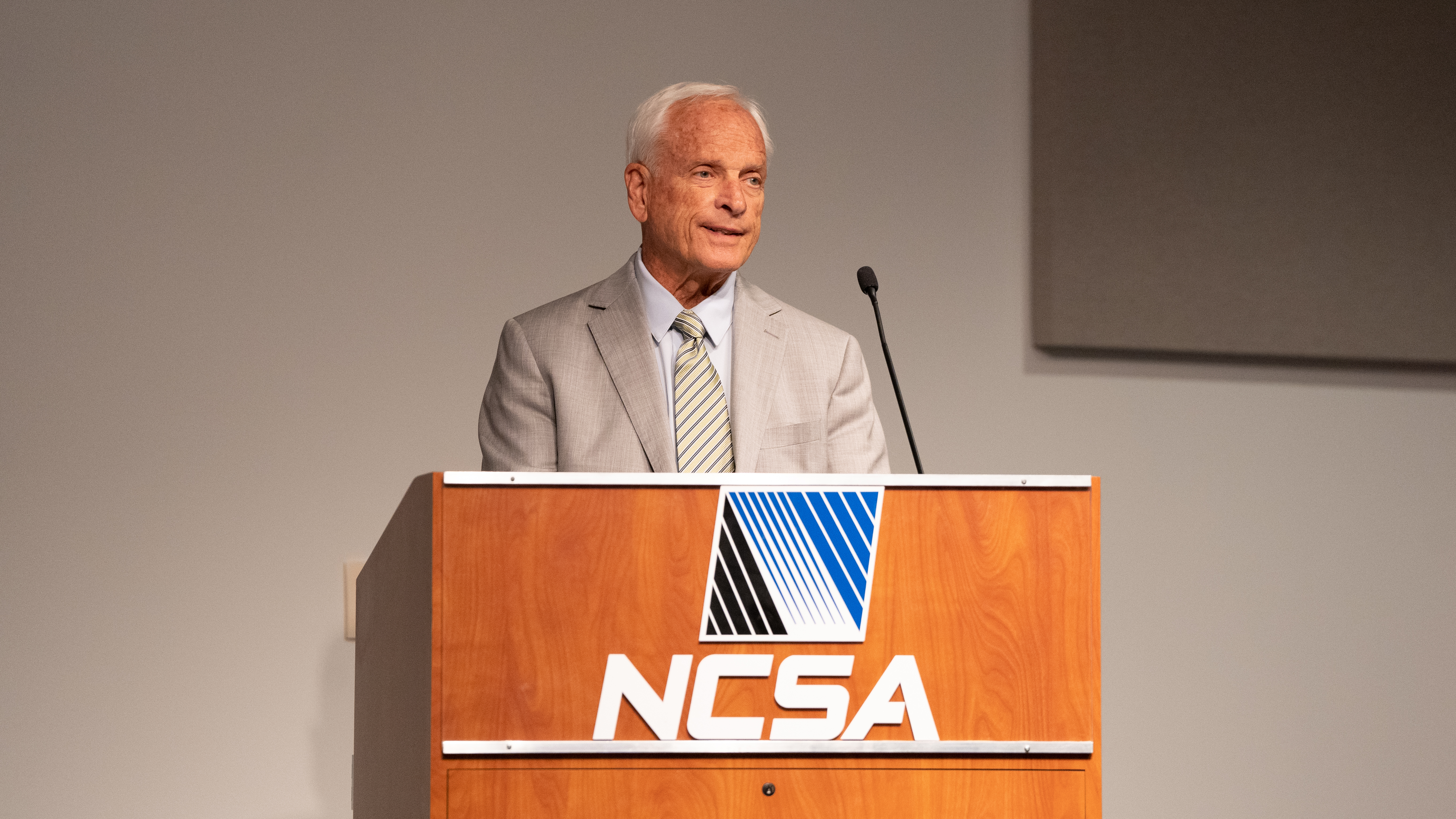 Dallas Little while introducing Al-Qadi at the ceremony. The two first met when Little was the moderator at&amp;amp;nbsp;Al-Qadi&amp;amp;rsquo;s first Transportation Research Board presentation.