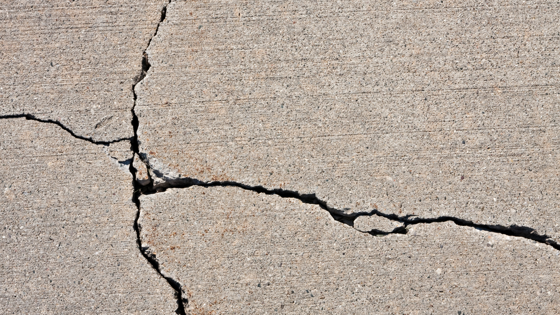 Cracks in concrete bridge decks occur due to various conditions, leading to the formation of different cracks. Common cracks in bridge decks include longitudinal and diagonal cracks.